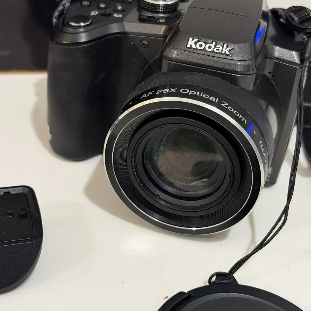 Kodak EasyShare Z981 14MP 26x Zoom Digital Camera Works Box Black